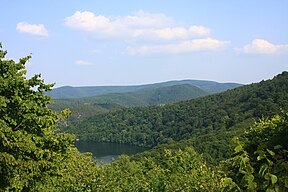 Blick vom Ringelsberg bei Asel-Süd über einen Teil des Edersees in Richtung Ost-Südosten zum Nationalpark Kellerwald-Edersee mit Dickem Kopf