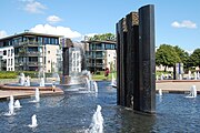 I Otterdalsparken ved Strandpromenaden finnes Norges nest største fonteneanlegg av Kjell Nupen