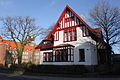 Das Flensburger Jens-Jessen-Haus mit dem Alten Gymnasium im Hintergrund (Bild 2014)