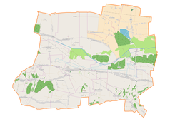 Mapa konturowa gminy Komarów-Osada, u góry po prawej znajduje się punkt z opisem „Parafia Niepokalanego Poczęcia NMP w Dubie”