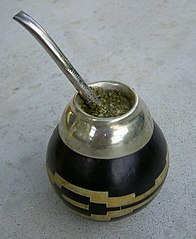Yerba matenin demlenmesiyle hazırlanan mate Arjantin’in ulusal çayıdır.
