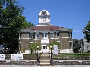 Morgan County Courthouse in West Liberty, gelistet im NRHP Nr. 76000929[1]