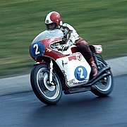 Dolfijnstroomlijn op de MV Agusta 350cc-racer van Giacomo Agostini in 1976.