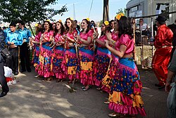 Roma nők táncolnak 2015-ben Edirnében