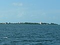 Der nördliche Teil von Fleming Key und die Fleming Key Bridge, von Osten gesehen.