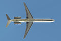 Alitalia'ya ait bir McDonnell Douglas MD-80'in, Londra Heathrow Havalimanı'ndan yaptığı kalkışın ardından iniş takımları kapanmış hâldeki alttan görünümü