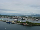 Bodø sett fra Lille Hjartøya med Nyholmen i forgrunnen.