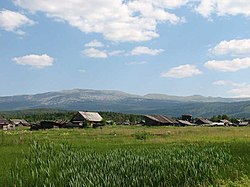 Az Oszljanka-hegy a Nagy-Oszljanka település felől.