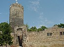 Südmauer der Kernburg mit Kammertor (Vorburgseite)