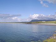 Het karakteristieke profiel van Ben Bulben gezien van Rosses Point