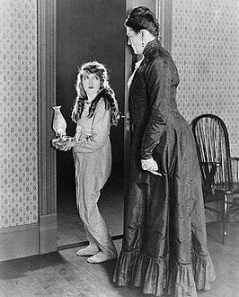 Griffith (rechts) naast Mary Pickford in Pollyanna (1920)