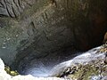 Câmpeneasca mağarasında bir suyutan, İzbuc köyü, Romanya