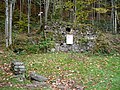 Reste des Brunnenhofes unterhalb des Hirschbachfalls