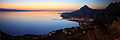 Abendliches Panorama von Omiš (aufgenommen vom Stadtteil Baučići)