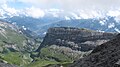 Das Tal nach Bargis in Richtung Südost, aus Richtung des Piz Dolf gesehen. Links der steilen Felskante ist der Boden von Bargis zu sehen.