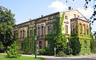 Späthstraße: Späth'sches Herrenhaus (ließ 1874 Franz Späth errichten) auf dem Arboretumsgelände, seit 1961 Teil der HU