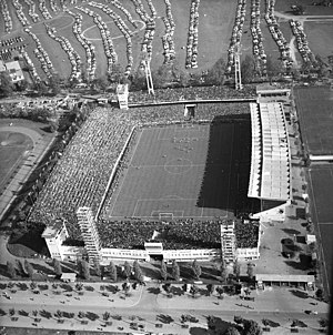 Flugaufnahme des Stadions 1954