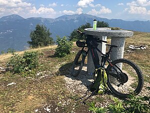 Der Grasgipel des Monte Casale (1632 m), auch mit dem Mountainbike gut erreichbar