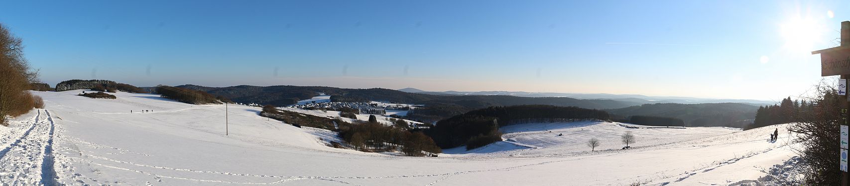 Blick vom Schönscheid bei Günterod Richtung Dünsberg 🔍