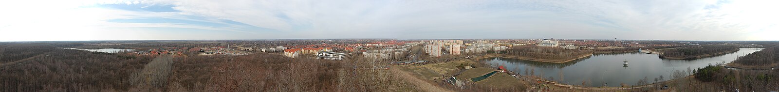 A széchenyivárosi vízműdomb tetején készült panorámafotó