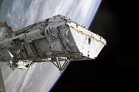 ISS-Gitterstruktur S0 beim Transport aus der Ladebucht des Space Shuttles