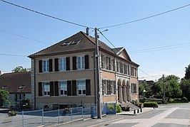 Gemeentehuis en school