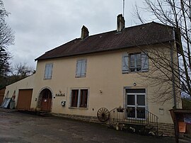 The town hall in Éclans-Nenon