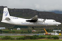 Een toestel van Air Iceland landt op Egilsstaðir