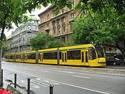 Zesdelige Combino Supra met een lengte van 56 meter in Budapest.