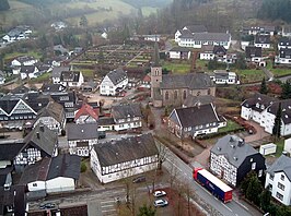 Gezicht op het centrum van Bilstein vanaf het kasteel