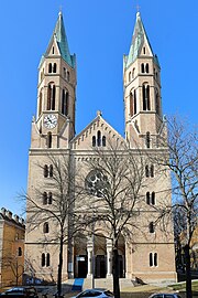 Kirche mit Doppelturmfassade