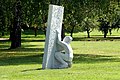 Skulptur „Verändern“, geschaffen 1995 durch den Bildhauer Helmut Machhammer aus Krastaler Marmor