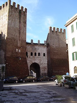 Porta Tiburtina, buitenzijde