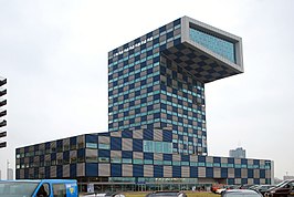 Vooraanzicht van het gebouw