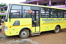 Bus sekolah di Kerala, India, 2013