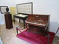 Zelle Nr. 4 im Kartäuserkloster in Valldemossa, Mallorca. Auf dem Pleyel-Klavier (Nr. 6668)[A 29] erklang das Regentropfen-Prélude zum ersten Mal.