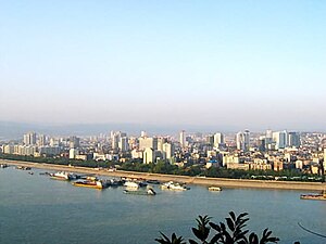 Yichang skyline at the دریائے یانگزے