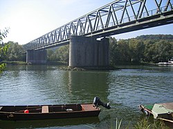 A vasútvonal egyik hídja Regensburg közelében a Duna felett