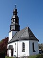 Ev. Kirche und Kirchhof