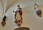 Figuren in der Turmhalle, Mitte: St. Appolonia