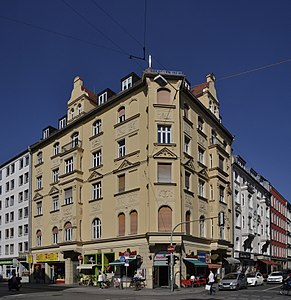 WEST Typisches westdeutsches Gründerzeitviertel: Mischung aus Gründerzeit- und Nachkriegshäusern, mit vielen Eingriffen in die historische Bausubstanz. München-Ludwigsvorstadt 2014