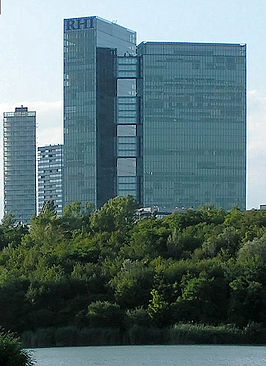 De Vienna Twin Tower vanaf de Wienerbergsee