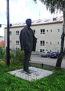 Photograph of statue of Julius Fučík surrounded by trees in a public square