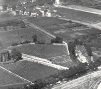 Bastion Liebfrauenbuckel auf einer Luftaufnahme von 1957, links angeschnitten die Liebfrauenkirche