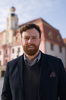 Martin Papke vor dem Rathaus Weißenfels