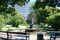 «Havfruefontenen» på Olaf Bulls plass (hadde til 2018 navnet Skillebekkparken) i Oslo. Foto: Helge Høifødt