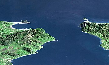 Straße von Gibraltar, Darstellung der NASA (Blickrichtung Osten, Gibraltar links, Ceuta rechts)