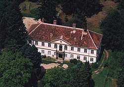 Aerial photograph of Szarvaskend's palace