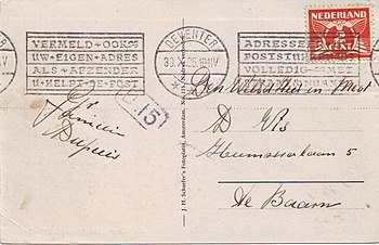 Adreszijde van een ansichtkaart van Deventer naar Baarn, 30 oktober 1925, met machinestempel (een zogeheten rolstempel) Deventer en bestellersstempel D.15, een rechthoekig stempeltje met afgeronde hoeken. De kaart is bezorgd door besteller nr. 15 en de kaart ging mee met de vierde bestelling van die dag. Daarvoor stond de letter D