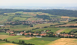 Asperhofen von der Buchbergwarte; im Vordergrund der Ortsteil Grabensee